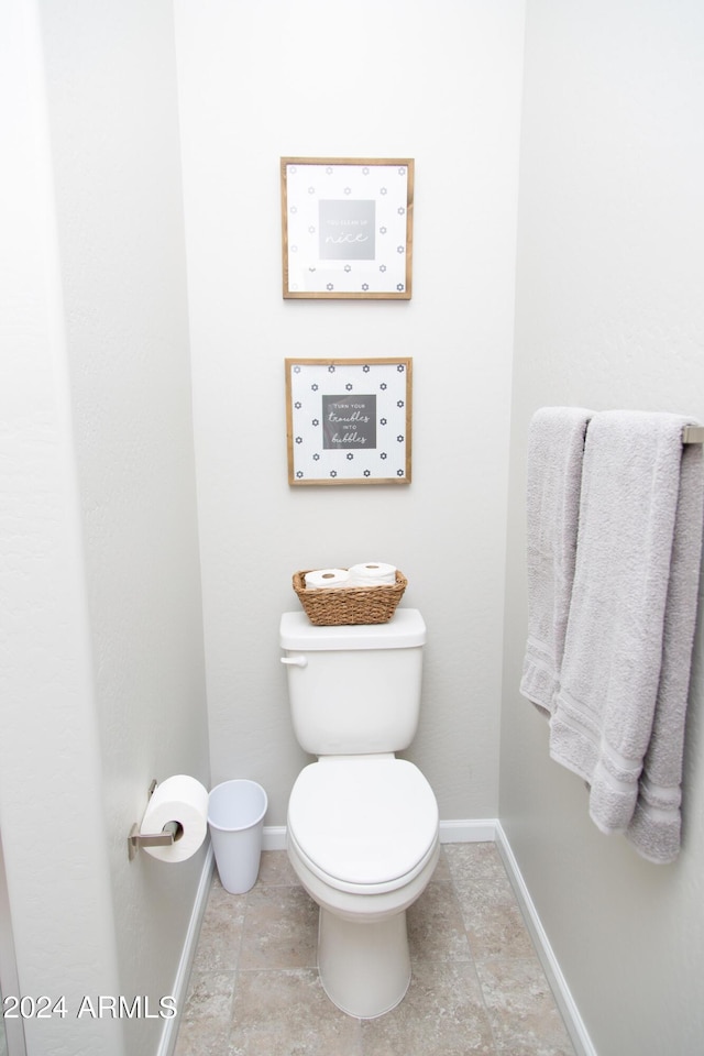 bathroom featuring toilet and baseboards