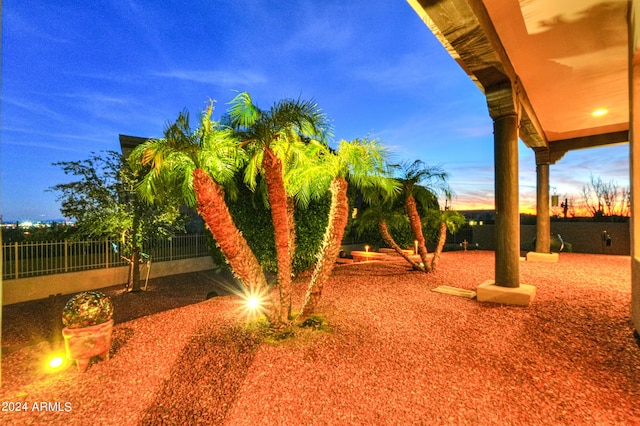 view of yard at dusk