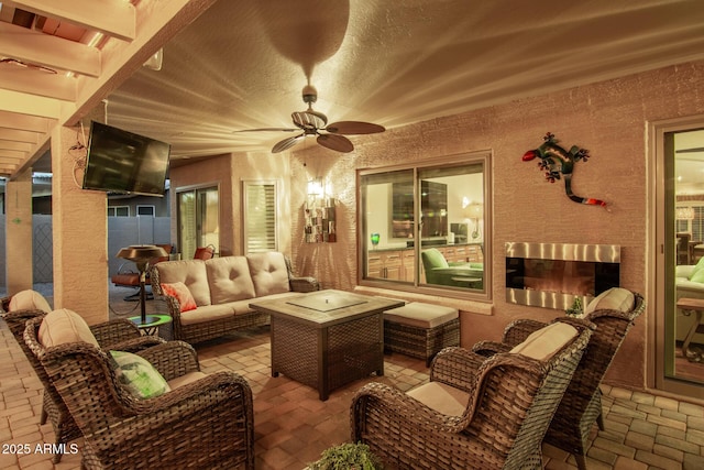 sunroom / solarium featuring a ceiling fan