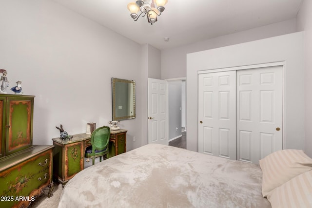 bedroom featuring an inviting chandelier and a closet