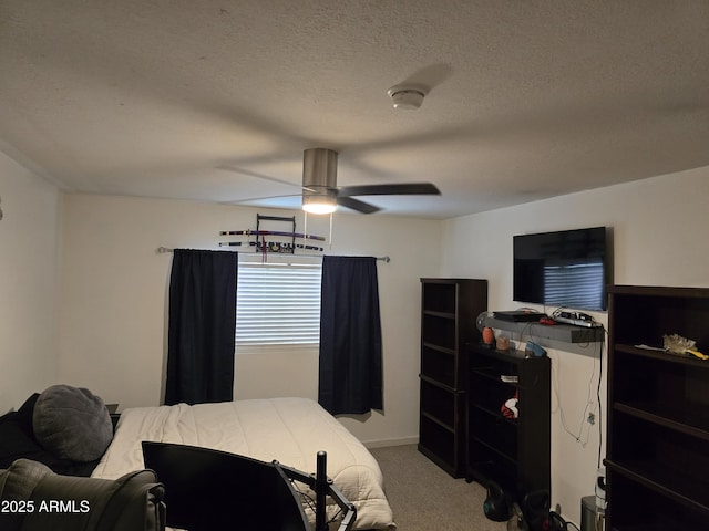 bedroom featuring carpet floors, a textured ceiling, and ceiling fan