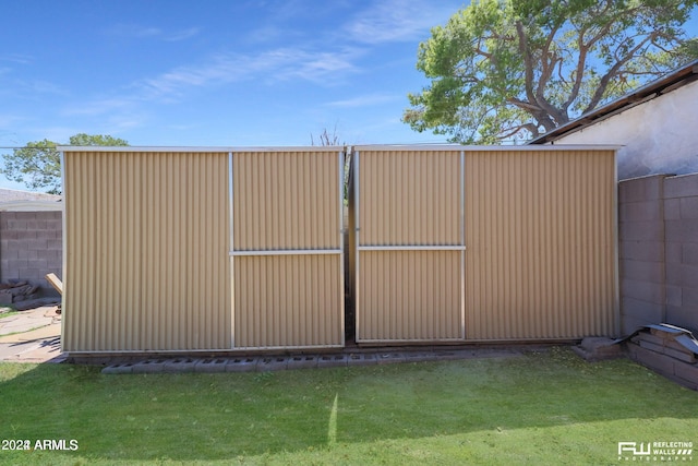 view of outdoor structure featuring a yard