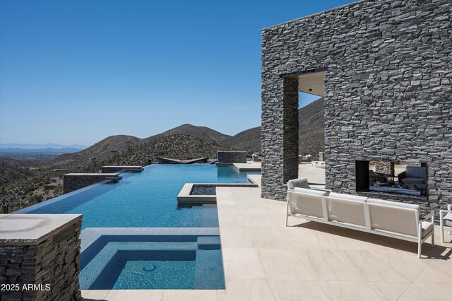 9643 E Cintarosa Pass, Scottsdale, AZ 85262 - view of swimming pool with a mountain view, an infinity pool, and a patio