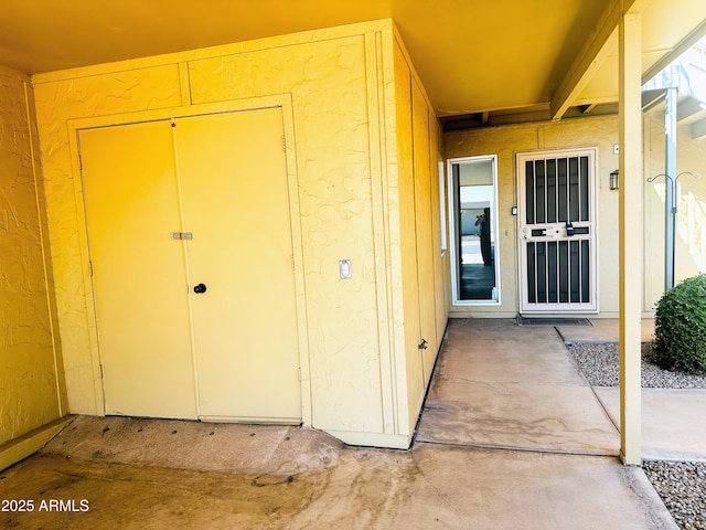 view of exterior entry with stucco siding