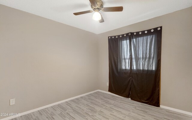 empty room featuring light wood-type flooring and ceiling fan