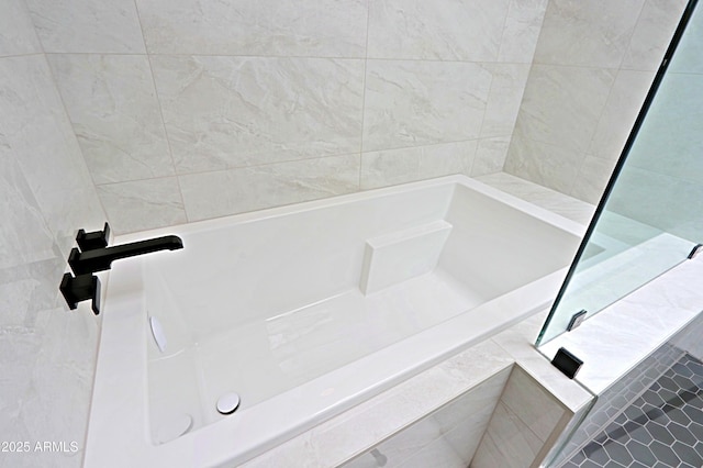 4039 E Paradise Dr, Phoenix, AZ 85028 - view of full bathroom
