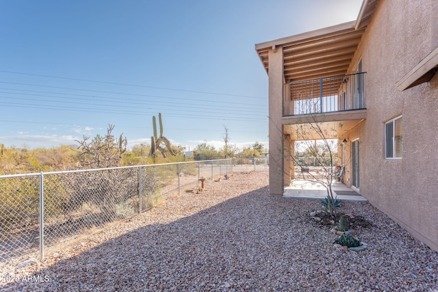 view of yard featuring a balcony