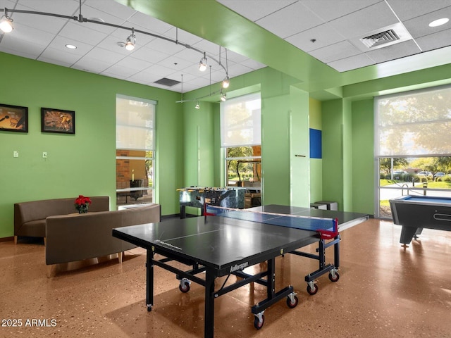 playroom with visible vents, speckled floor, a paneled ceiling, and baseboards