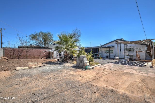 2124 W Maricopa St, Phoenix, AZ 85009 - view of yard featuring fence and a patio