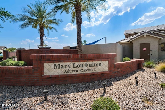 view of community / neighborhood sign