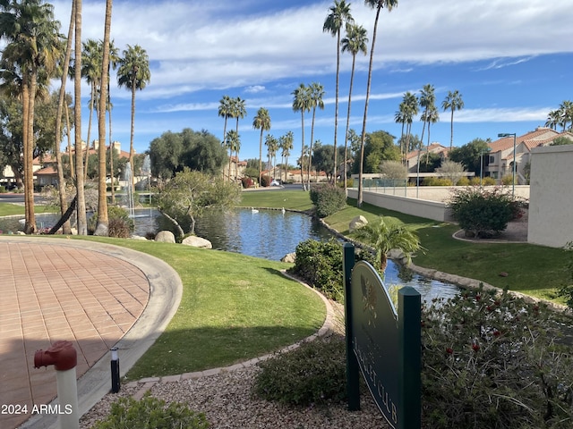 9707 E Mountain View Rd Unit 1408, Scottsdale, AZ 85258 - surrounding community with a water view and a yard