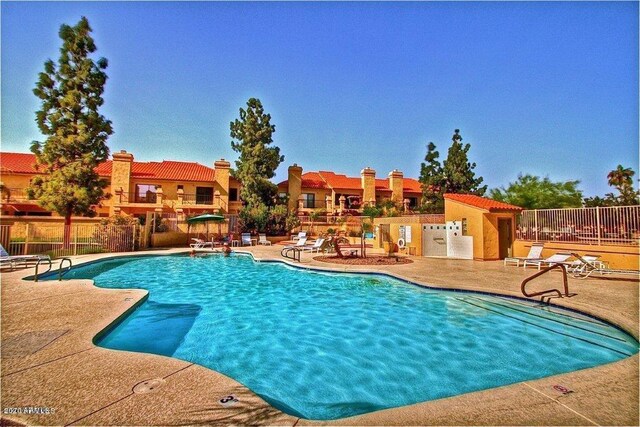 9707 E Mountain View Rd Unit 1408, Scottsdale, AZ 85258 - community pool with a patio and fence