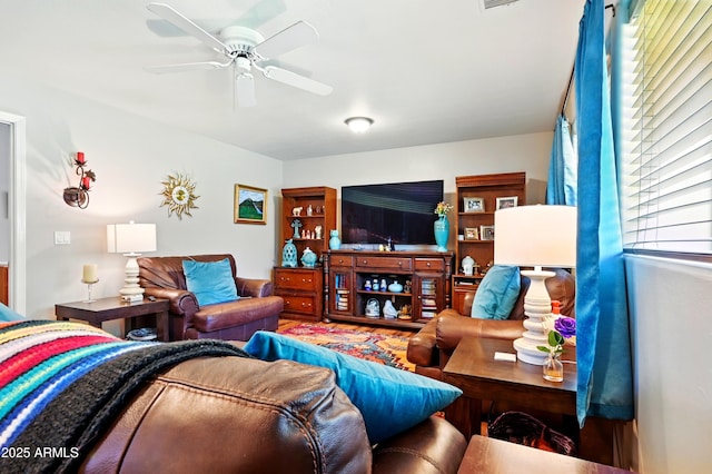 601 E Phoenix St, Payson, AZ 85541 - living area with ceiling fan