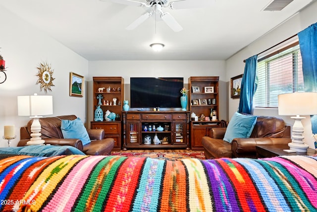 601 E Phoenix St, Payson, AZ 85541 - living area featuring visible vents and ceiling fan