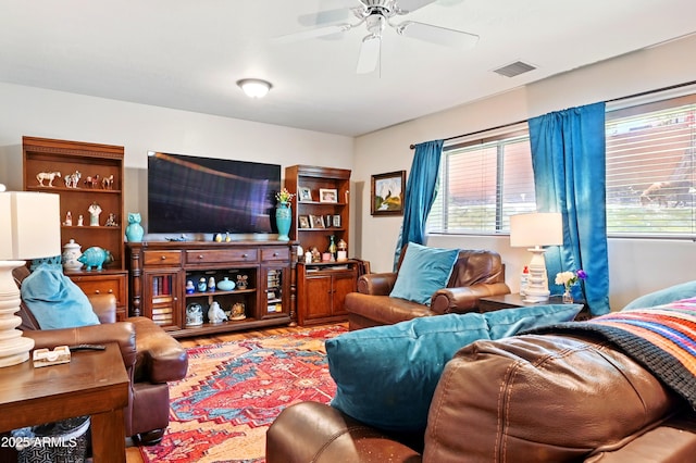 601 E Phoenix St, Payson, AZ 85541 - living area featuring ceiling fan, visible vents, and wood finished floors