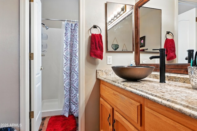 601 E Phoenix St, Payson, AZ 85541 - full bath with vanity and a shower with shower curtain