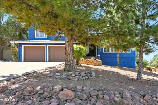 601 E Phoenix St, Payson, AZ 85541 - view of property hidden behind natural elements with a garage, fence, crawl space, and concrete driveway