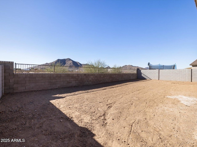 view of yard with a mountain view