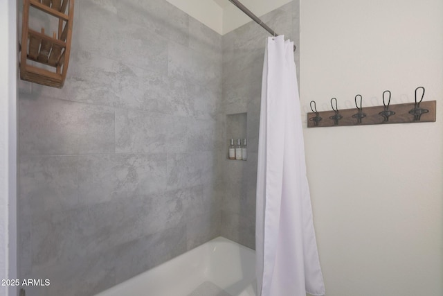 full bath with shower / bathtub combination with curtain