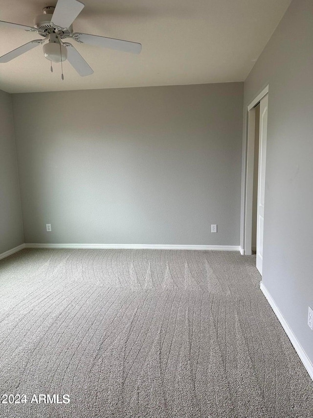 unfurnished room with carpet and ceiling fan