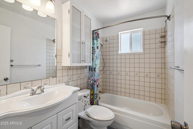 full bath featuring shower / tub combo with curtain, toilet, vanity, tile walls, and decorative backsplash