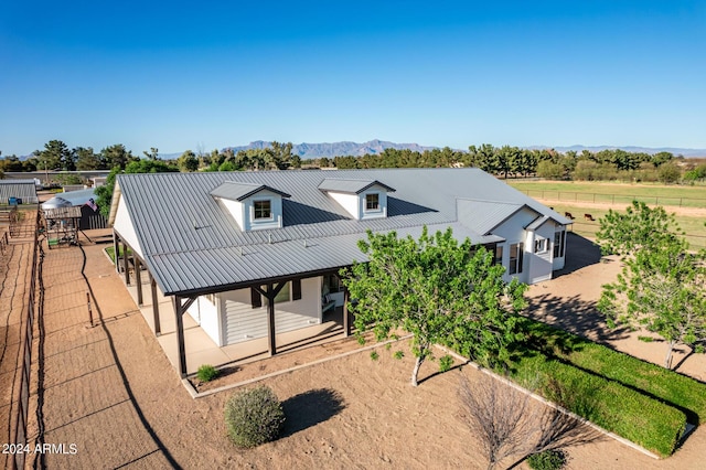 view of front of property featuring a mountain view