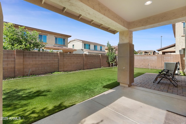 1502 E Goldcrest St, Gilbert, AZ 85297 - view of yard with a patio
