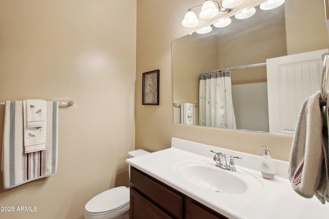 bathroom with a shower with curtain, vanity, and toilet