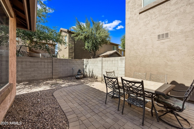 3850 E Geronimo St, Gilbert, AZ 85295 - fenced backyard featuring outdoor dining area and a patio area