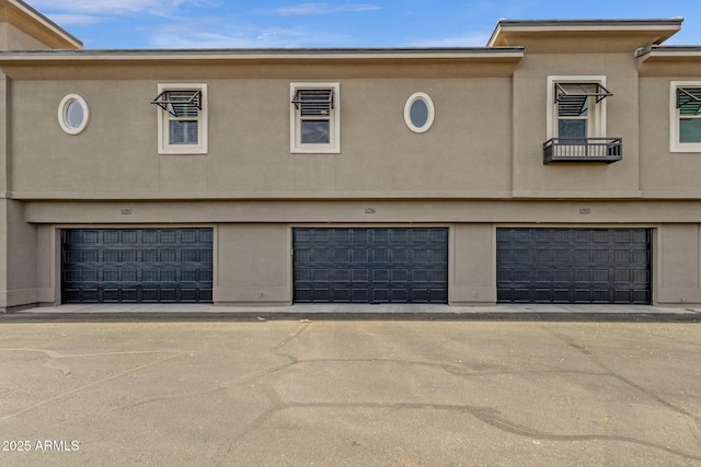 6565 E Thomas Rd Unit 1096, Scottsdale, AZ 85251 - view of front of home featuring an attached garage and stucco siding