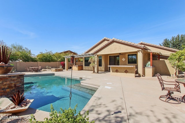 view of pool with outdoor dry bar, a fenced in pool, a fenced backyard, a patio area, and a jacuzzi