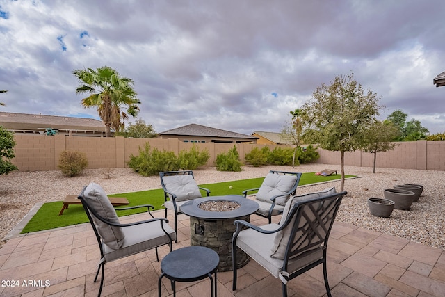 view of patio with an outdoor fire pit