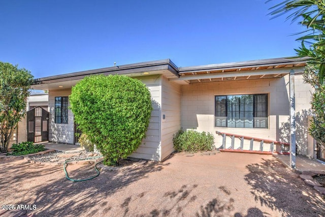 2534 N 52nd St, Phoenix, AZ 85008 - view of front facade with concrete block siding