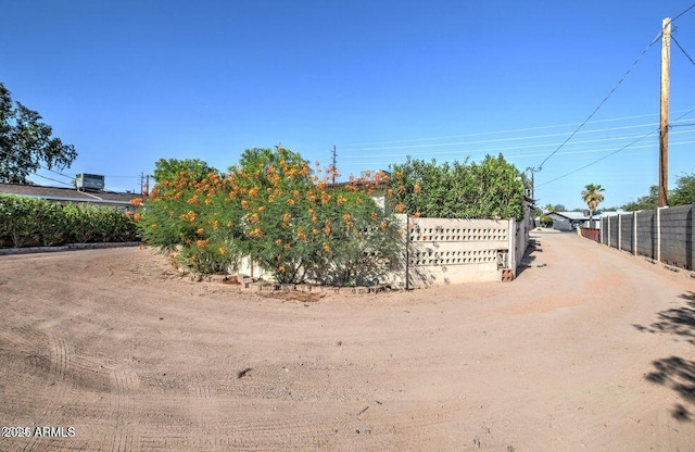 2534 N 52nd St, Phoenix, AZ 85008 - view of yard with fence