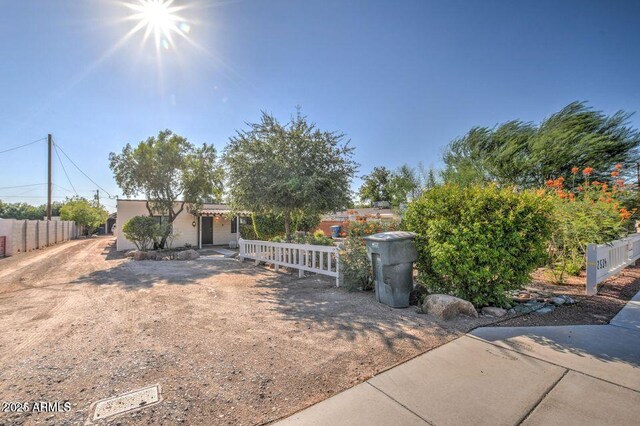 2534 N 52nd St, Phoenix, AZ 85008 - exterior space featuring fence