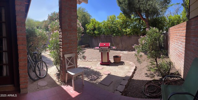2534 N 52nd St, Phoenix, AZ 85008 - view of patio / terrace with area for grilling and fence