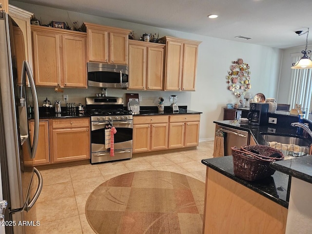 kitchen with visible vents, light brown cabinets, recessed lighting, a sink, and stainless steel appliances