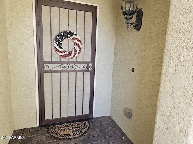 property entrance featuring stucco siding