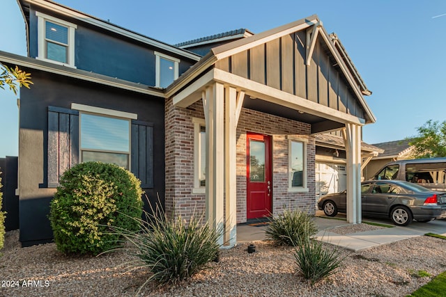 craftsman-style house featuring covered porch