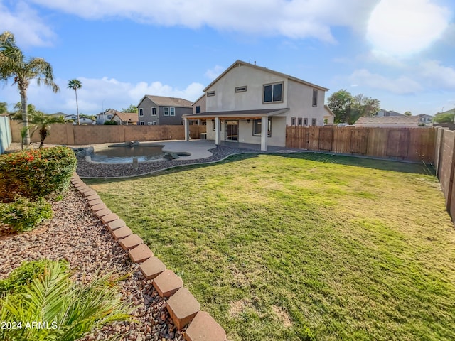 view of yard featuring a patio area