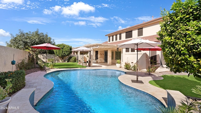 view of swimming pool featuring a yard, a pergola, and a patio area