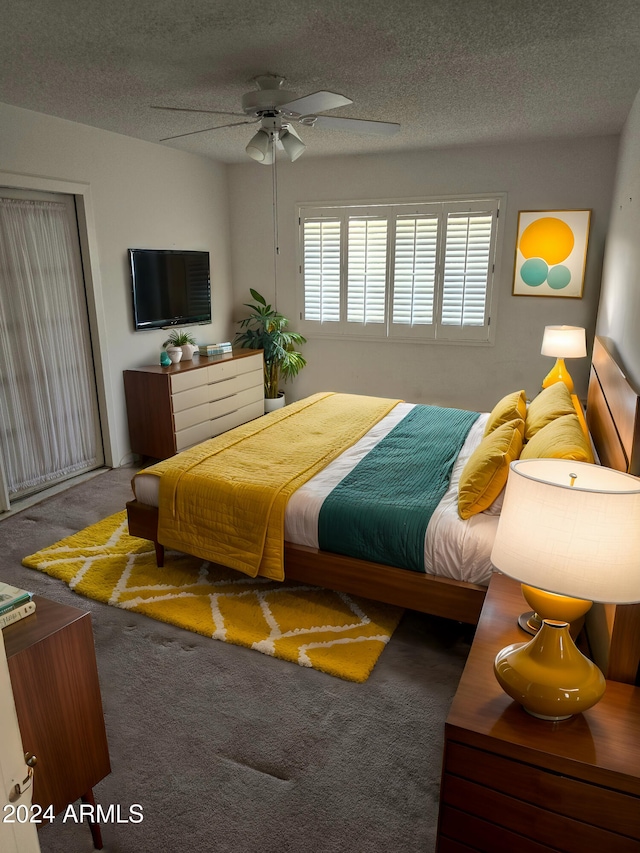 bedroom featuring a ceiling fan, a textured ceiling, and carpet flooring