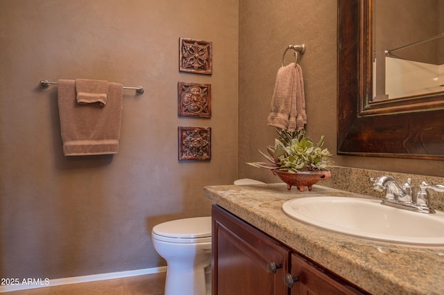19700 N 76th St Unit 2001, Scottsdale, AZ 85255 - bathroom with baseboards, toilet, tile patterned flooring, and vanity