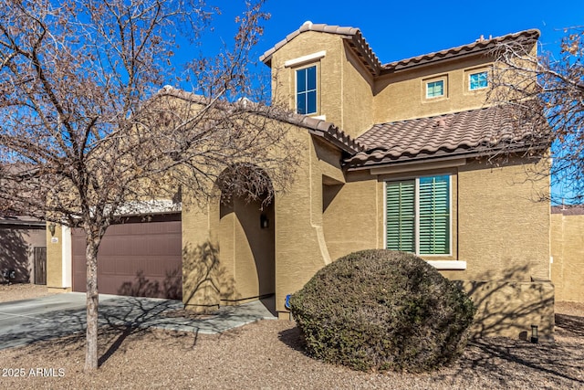 view of front facade featuring a garage