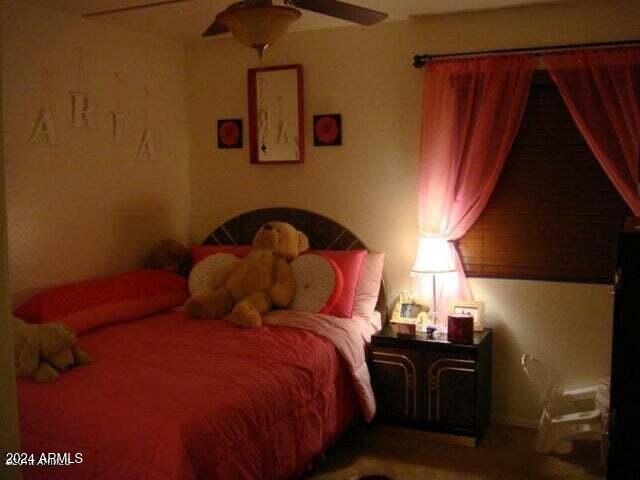 bedroom with ceiling fan