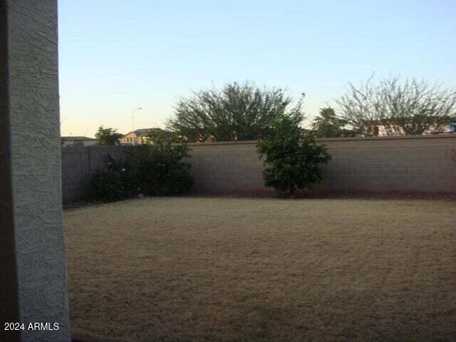 view of yard at dusk