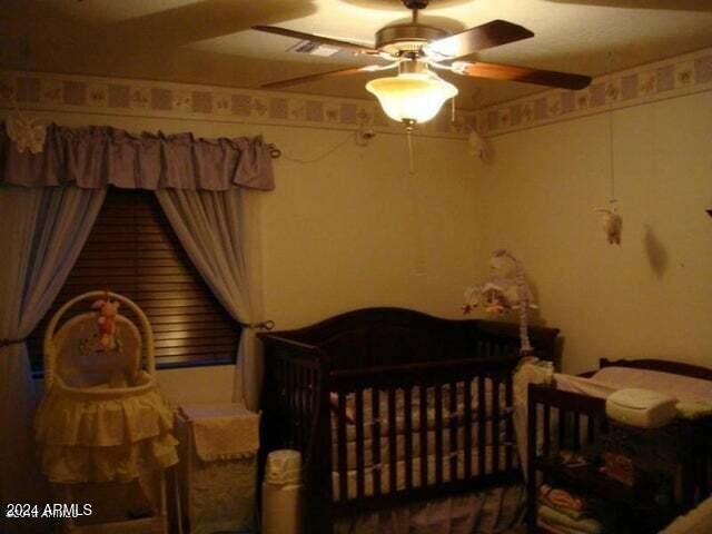 bedroom featuring ceiling fan