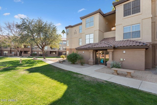 view of home's community featuring a yard