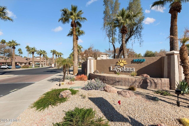 view of community / neighborhood sign