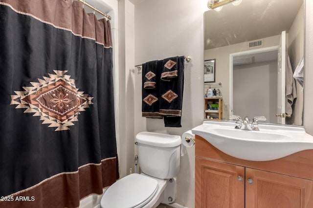 bathroom with curtained shower, visible vents, vanity, and toilet